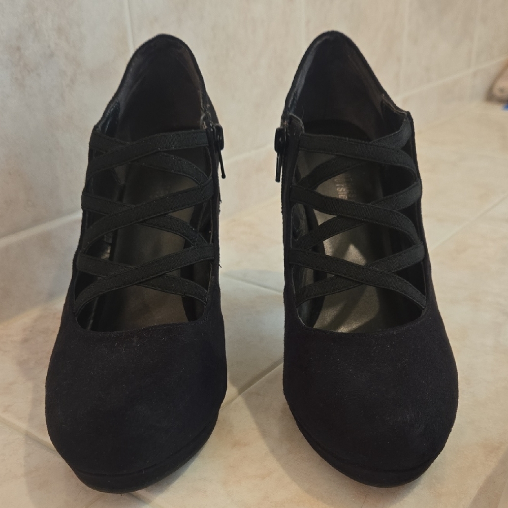 Mootsies Tootsies Chic Black Suede Women's Heels with Strappy Design